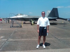 Rick Hearn standing in front of a USAF F-22 Raptor