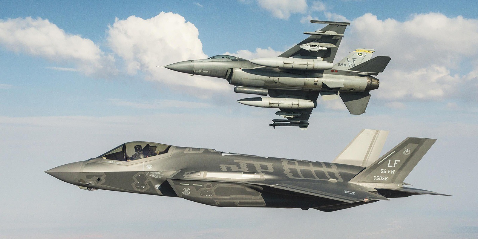 A new generation of flight suits for the F-35 JSF