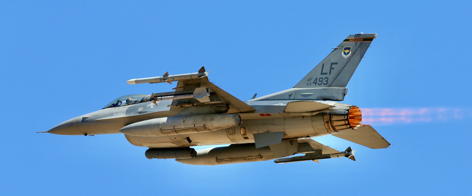 F-16 Fighting Falcon with jet plume